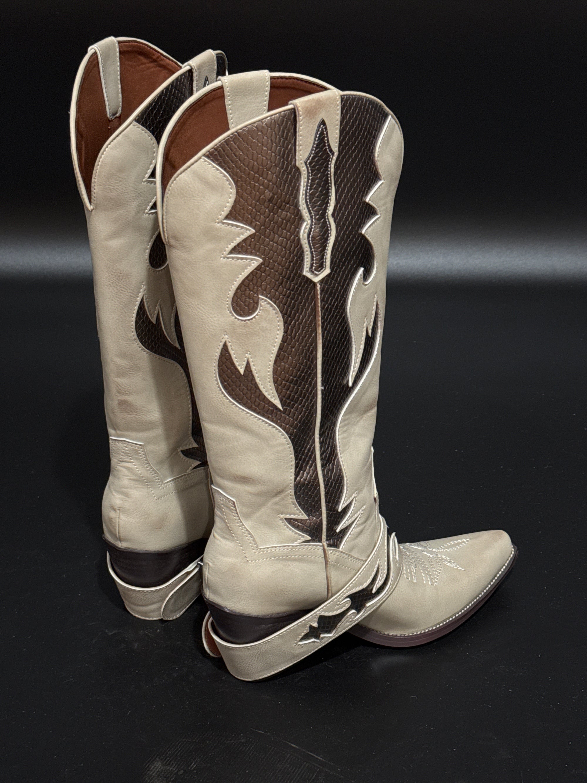 Desert Cowgirl Boots US8